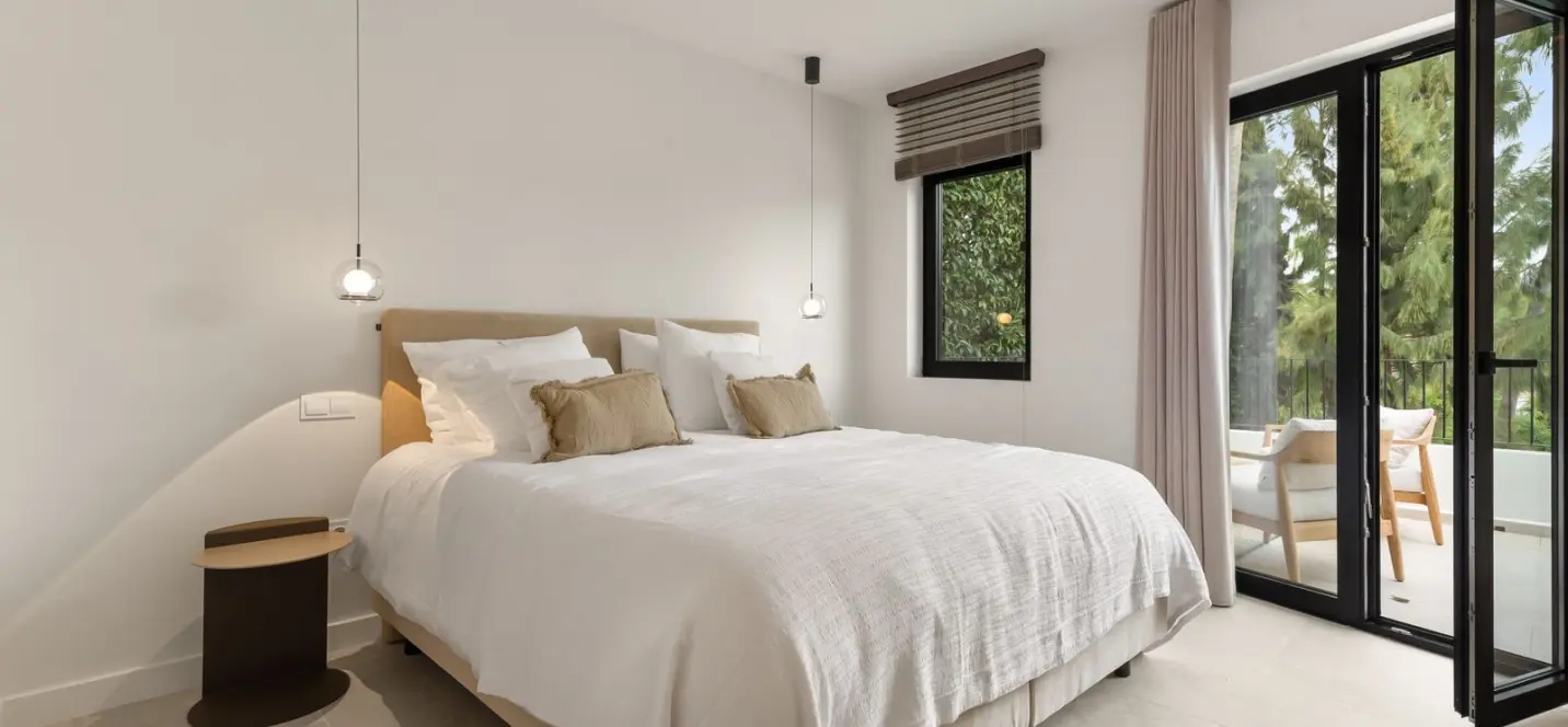 Venta de villa independiente en Nueva Andalucía 3