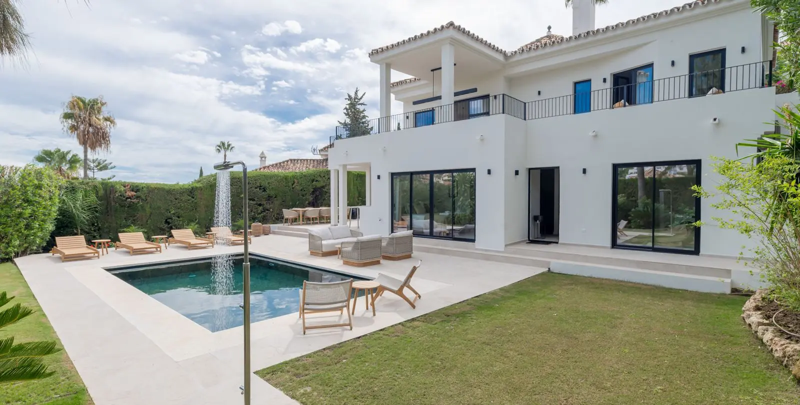 Venta de villa independiente en Nueva Andalucía 5