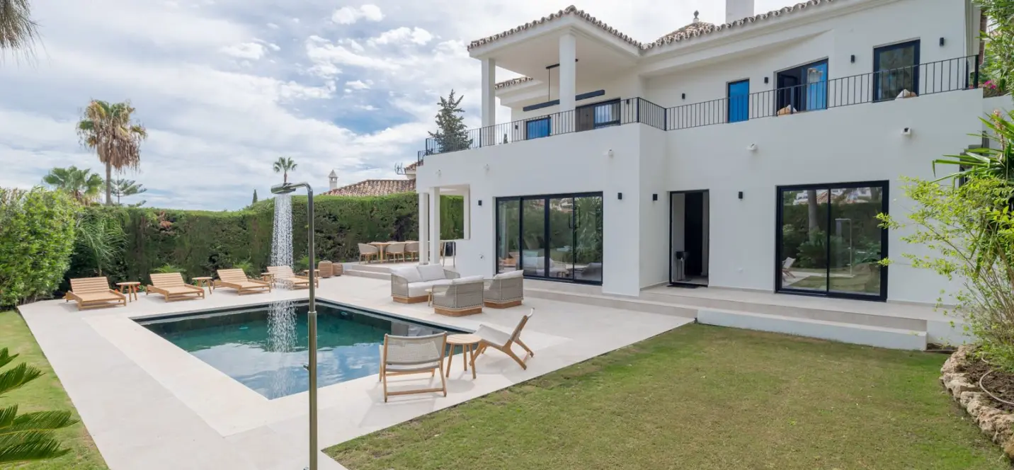 Venta de villa independiente en Nueva Andalucía 4
