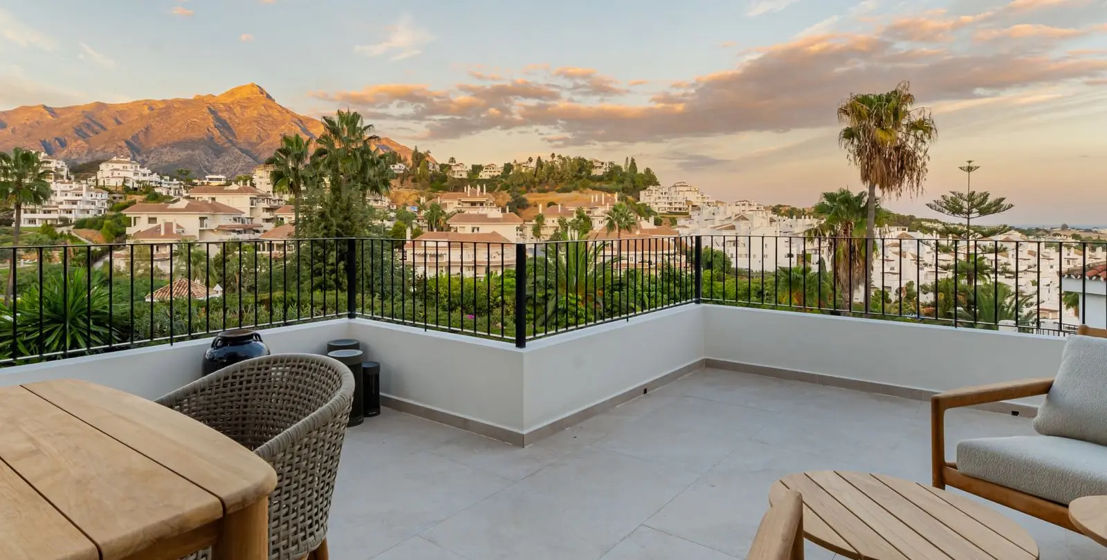 Venta de villa independiente en Nueva Andalucía 26
