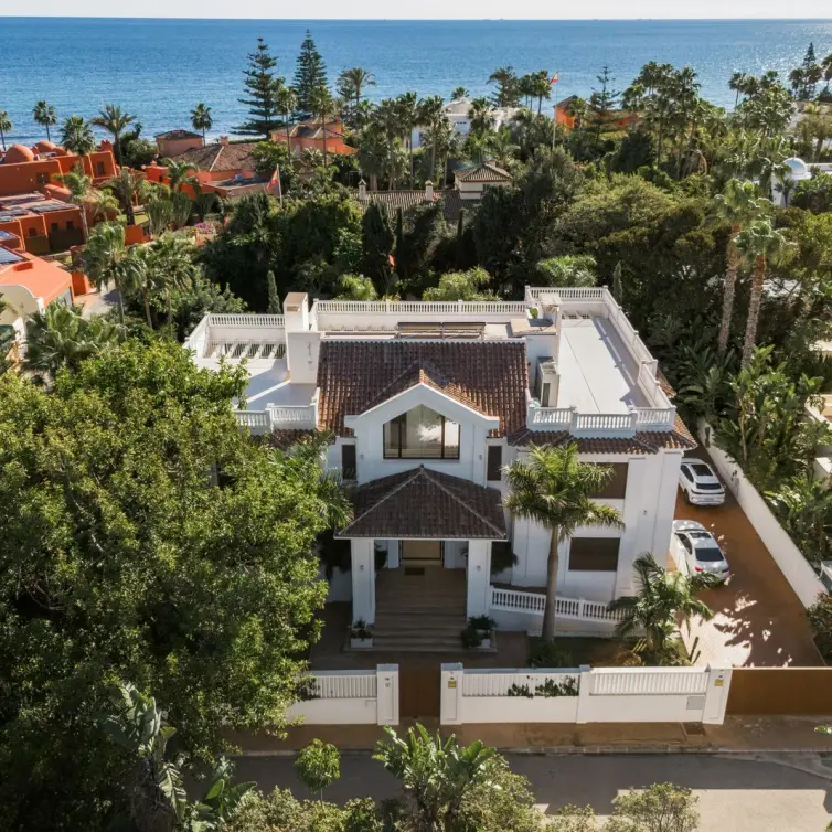 Venta de villa independiente en Guadalmina Baja