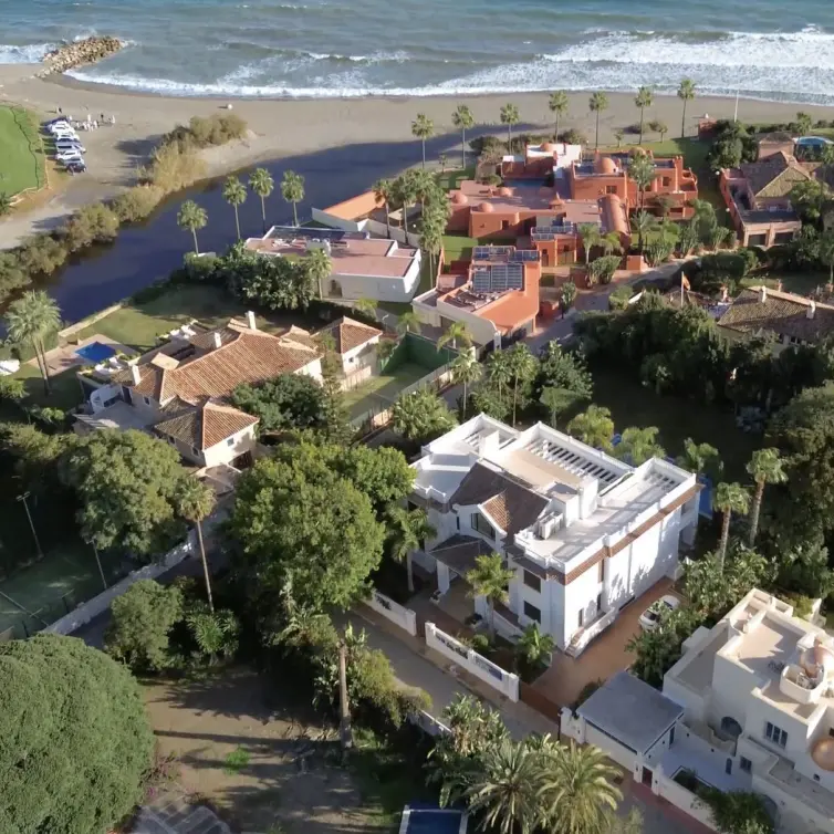 Venta de villa independiente en Guadalmina Baja