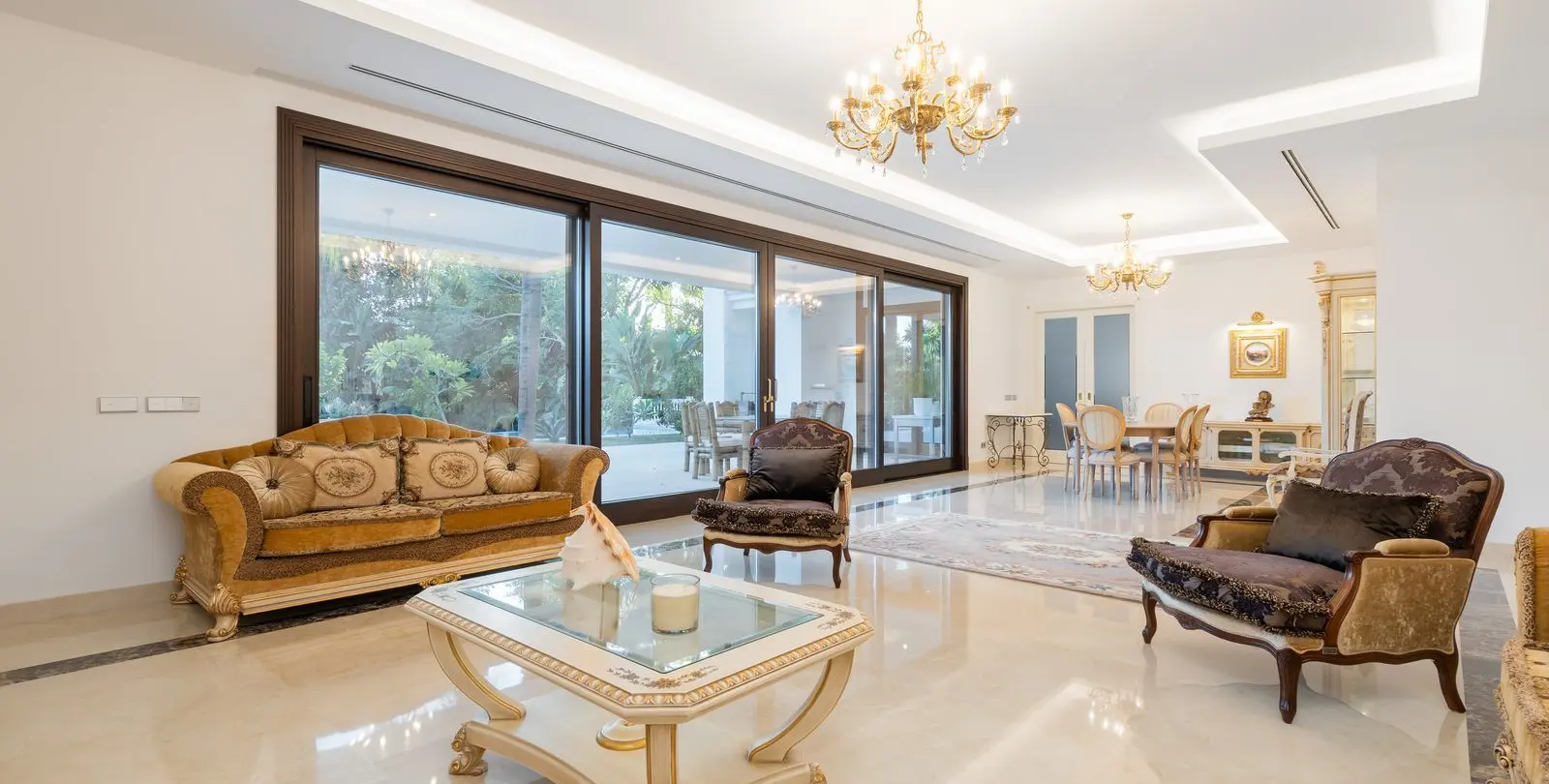 Venta de villa independiente en Guadalmina Baja 16