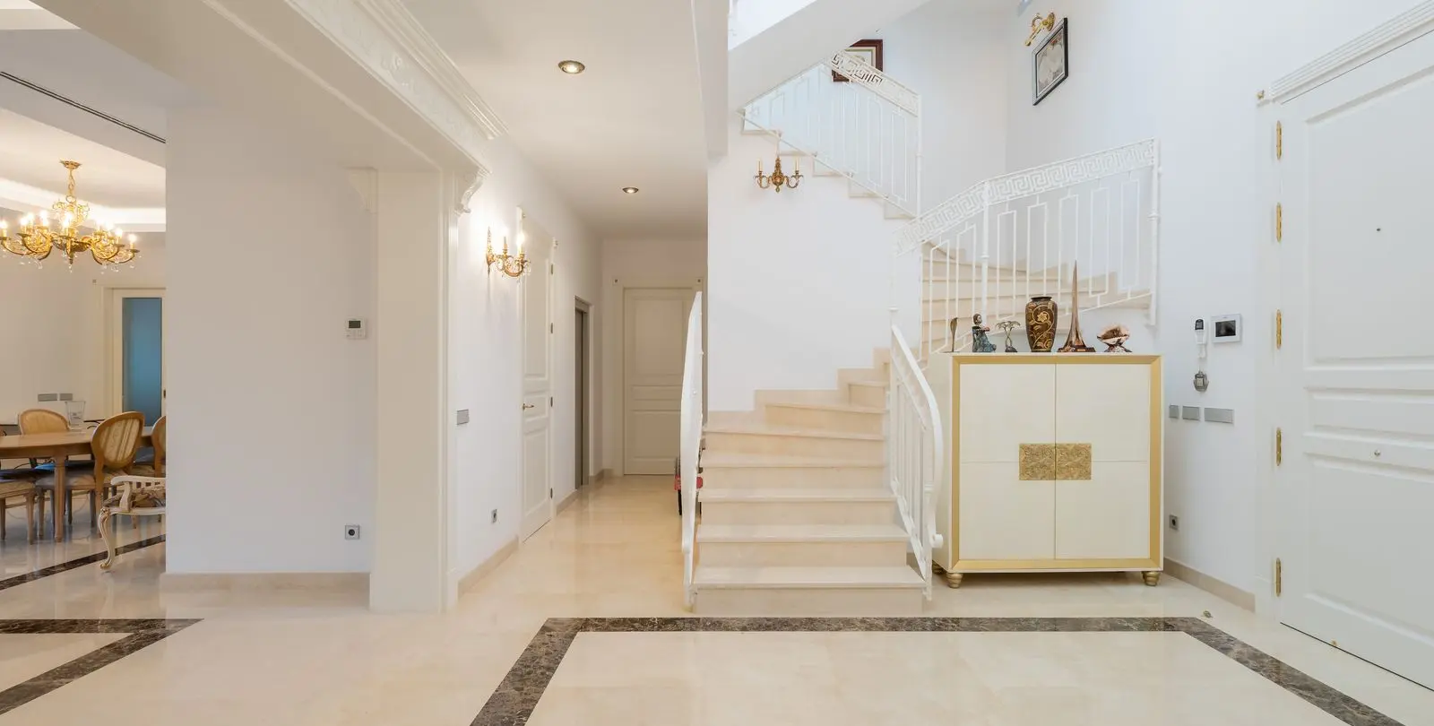 Venta de villa independiente en Guadalmina Baja 29