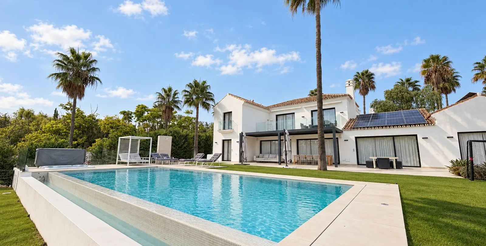 Venta de villa independiente en Guadalmina Baja 1