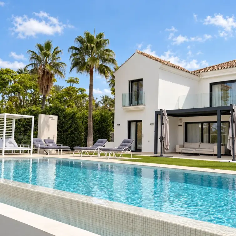Venta de villa independiente en Guadalmina Baja