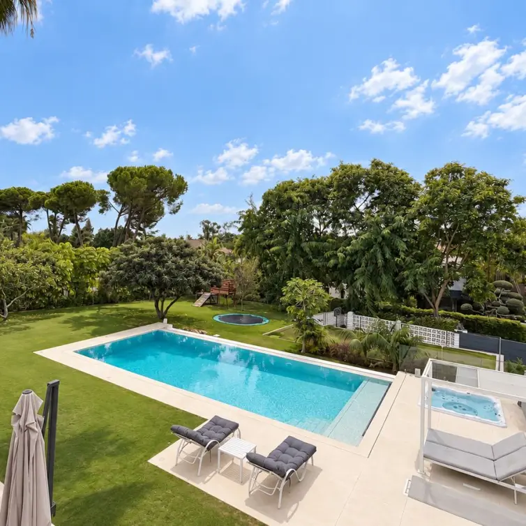 Venta de villa independiente en Guadalmina Baja