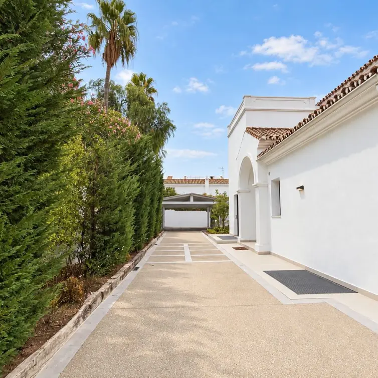 Venta de villa independiente en Guadalmina Baja