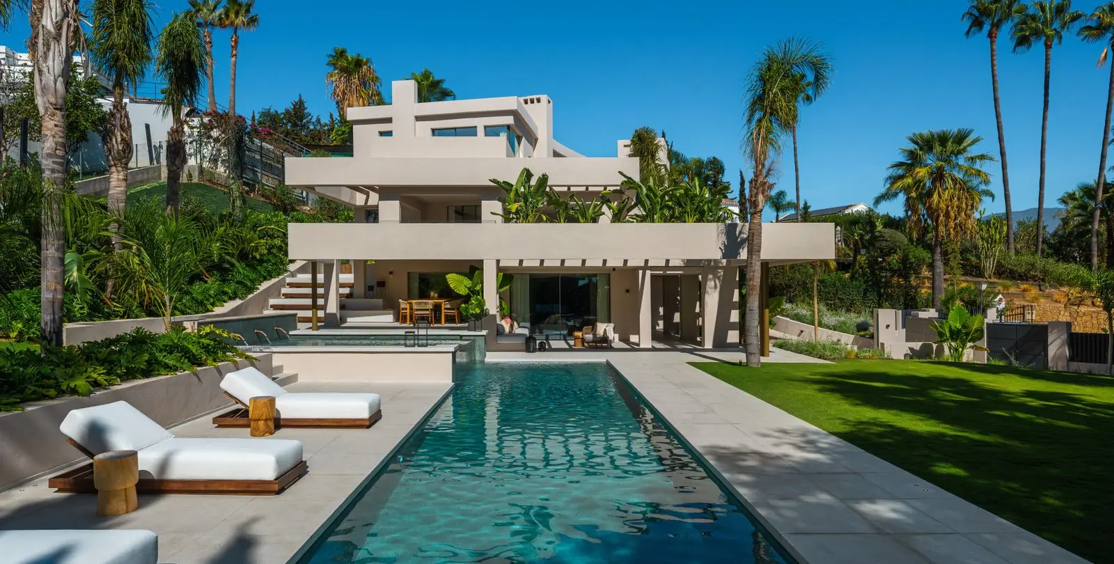 Venta de villa independiente en Nueva Andalucía 1