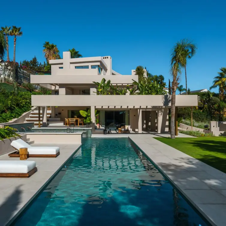 Venta de villa independiente en Nueva Andalucía