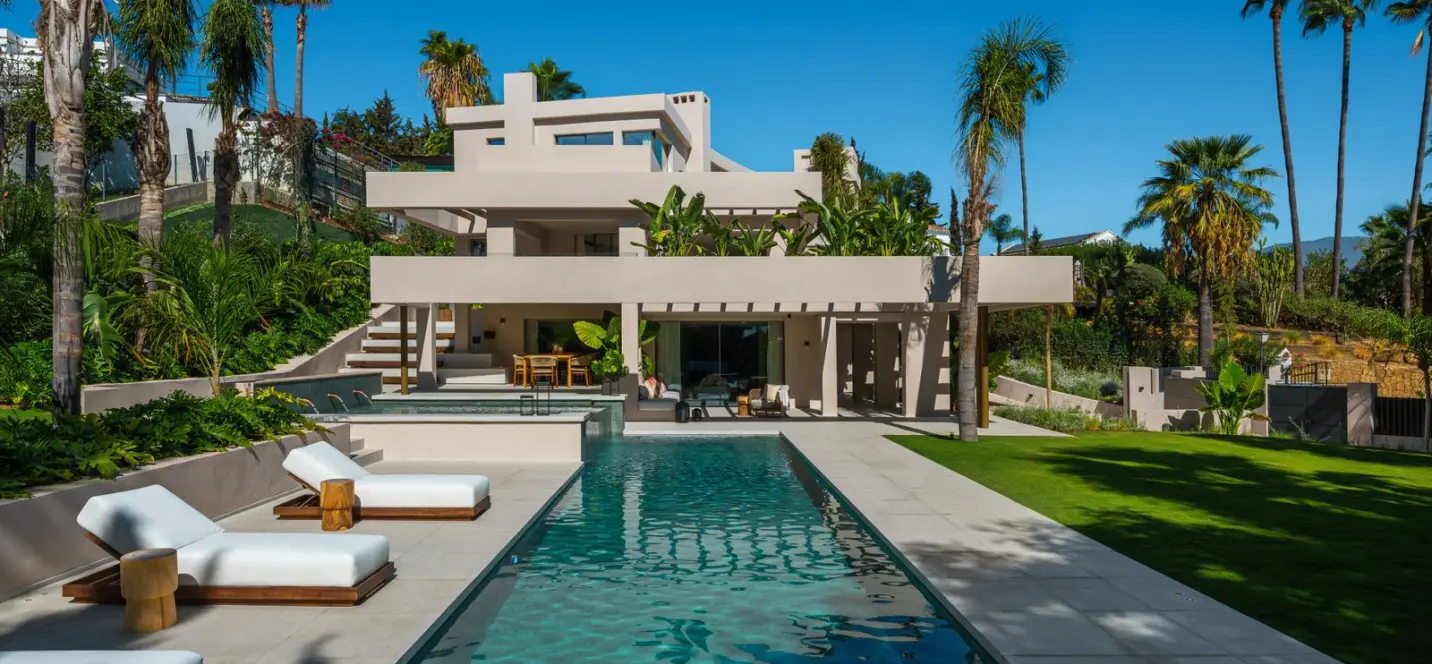 Venta de villa independiente en Nueva Andalucía 0