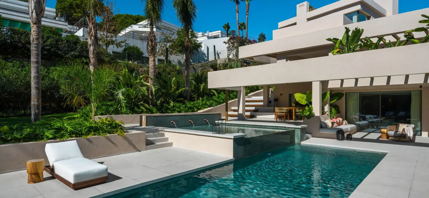 Venta de villa independiente en Nueva Andalucía 1