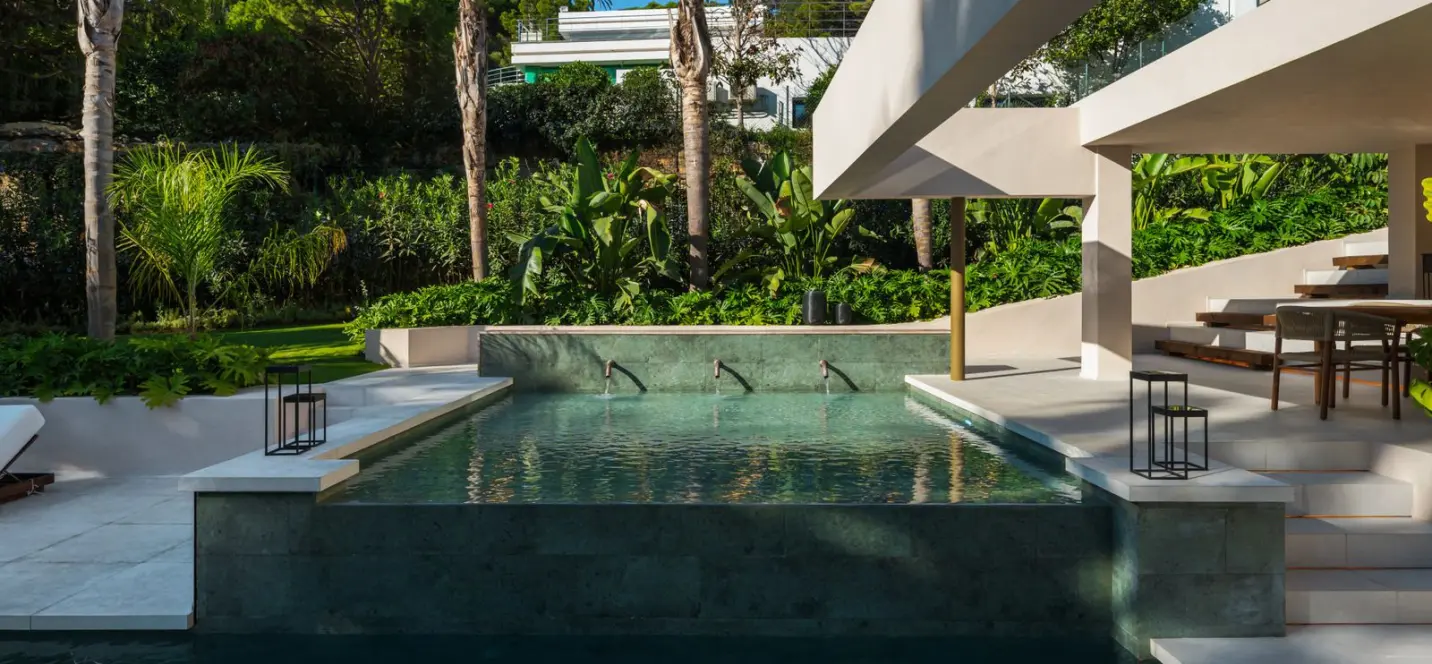 Venta de villa independiente en Nueva Andalucía 4