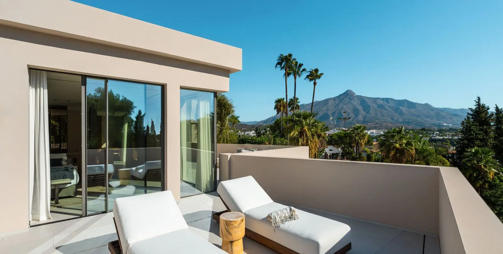 Venta de villa independiente en Nueva Andalucía 16