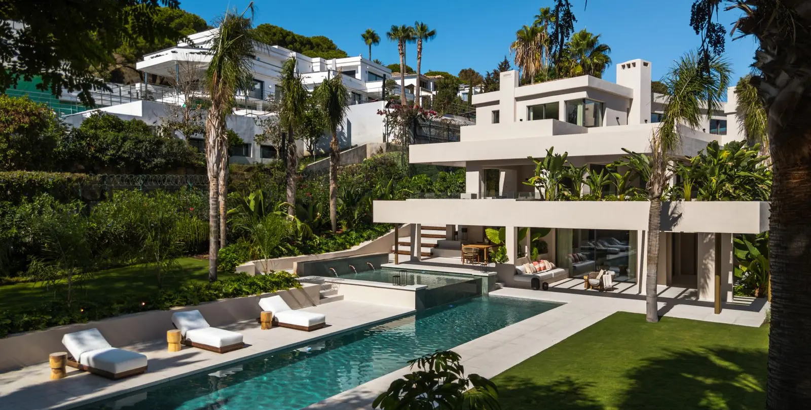 Venta de villa independiente en Nueva Andalucía 26