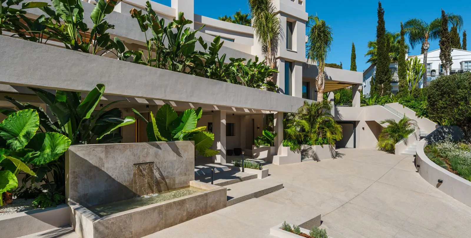 Venta de villa independiente en Nueva Andalucía 28