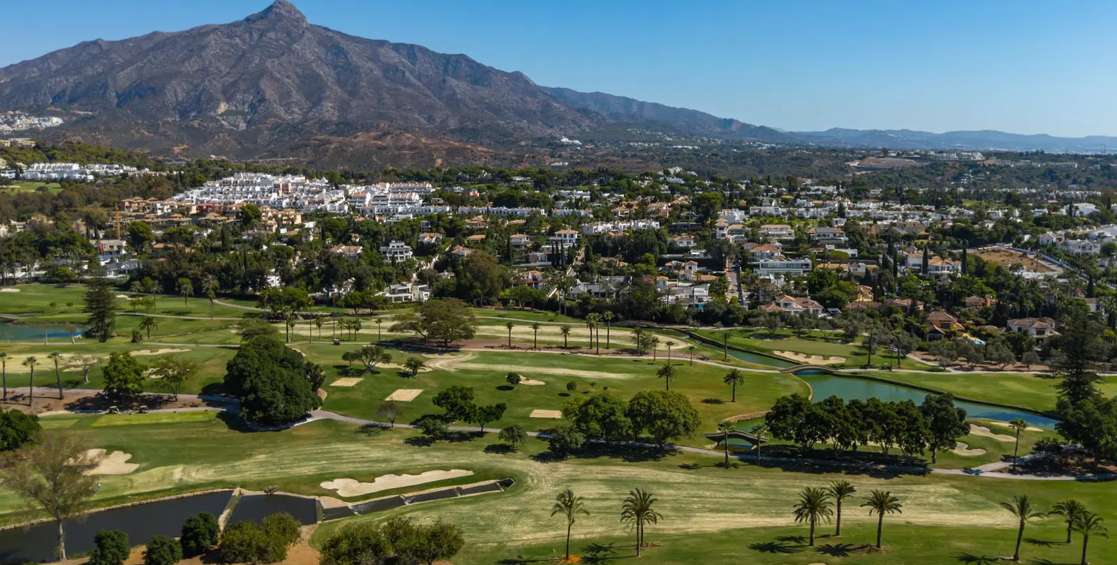 Venta de villa independiente en Nueva Andalucía 46