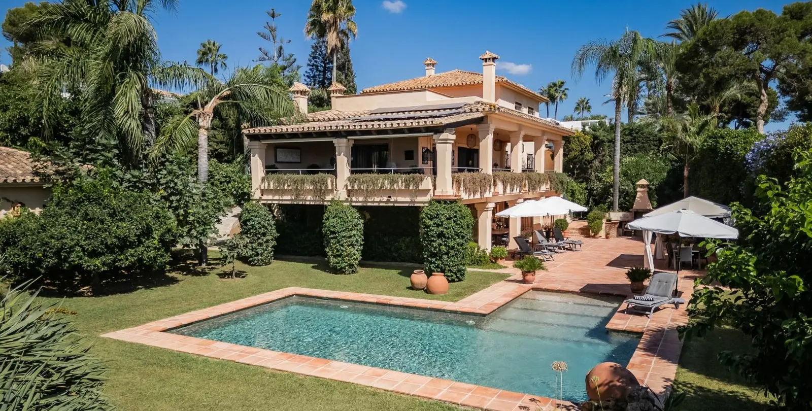 Venta de villa independiente en Los Monteros 1