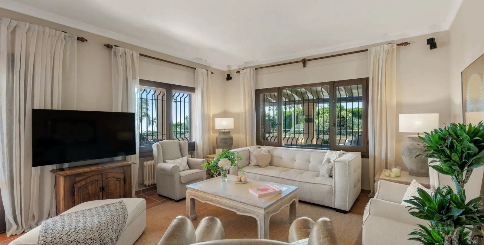 Venta de villa independiente en Los Monteros 3