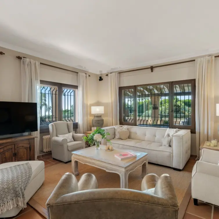 Venta de villa independiente en Los Monteros