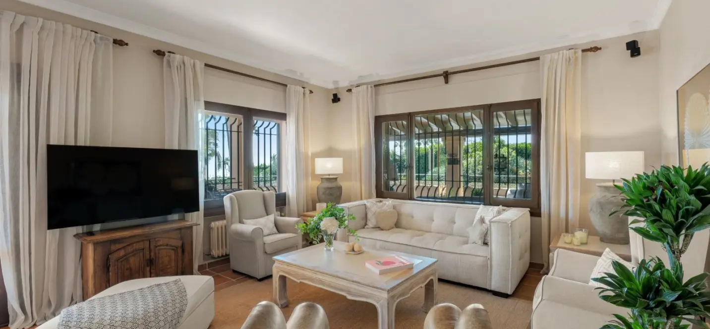 Venta de villa independiente en Los Monteros 2