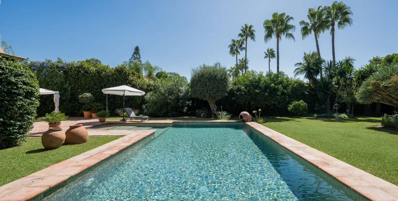 Venta de villa independiente en Los Monteros 4