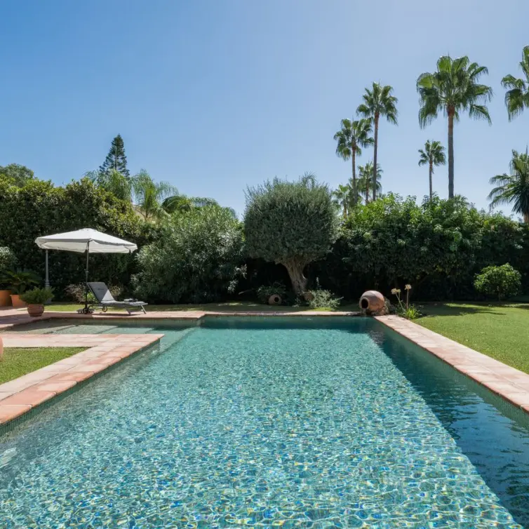 Venta de villa independiente en Los Monteros
