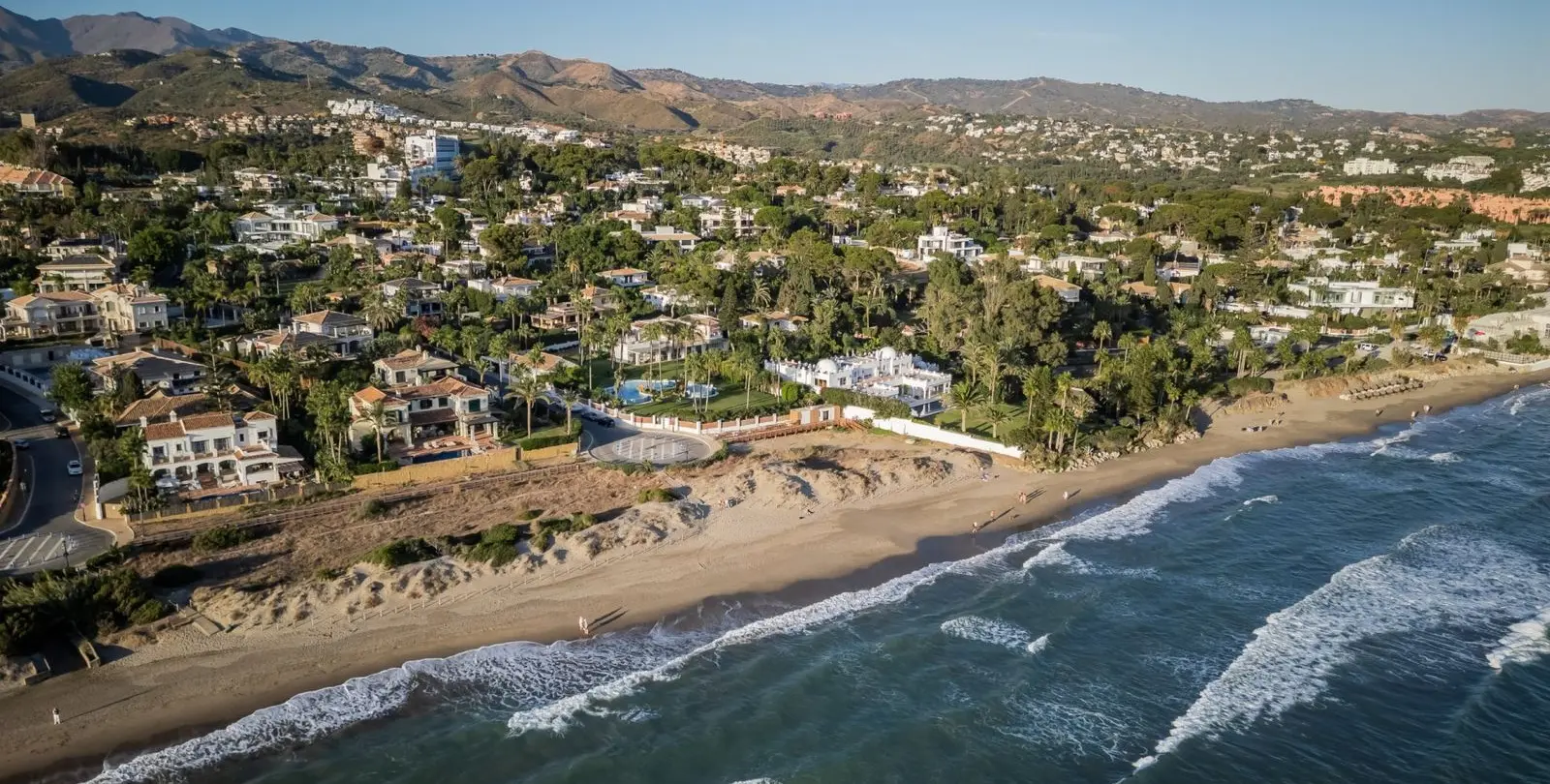 Venta de villa independiente en Los Monteros 8