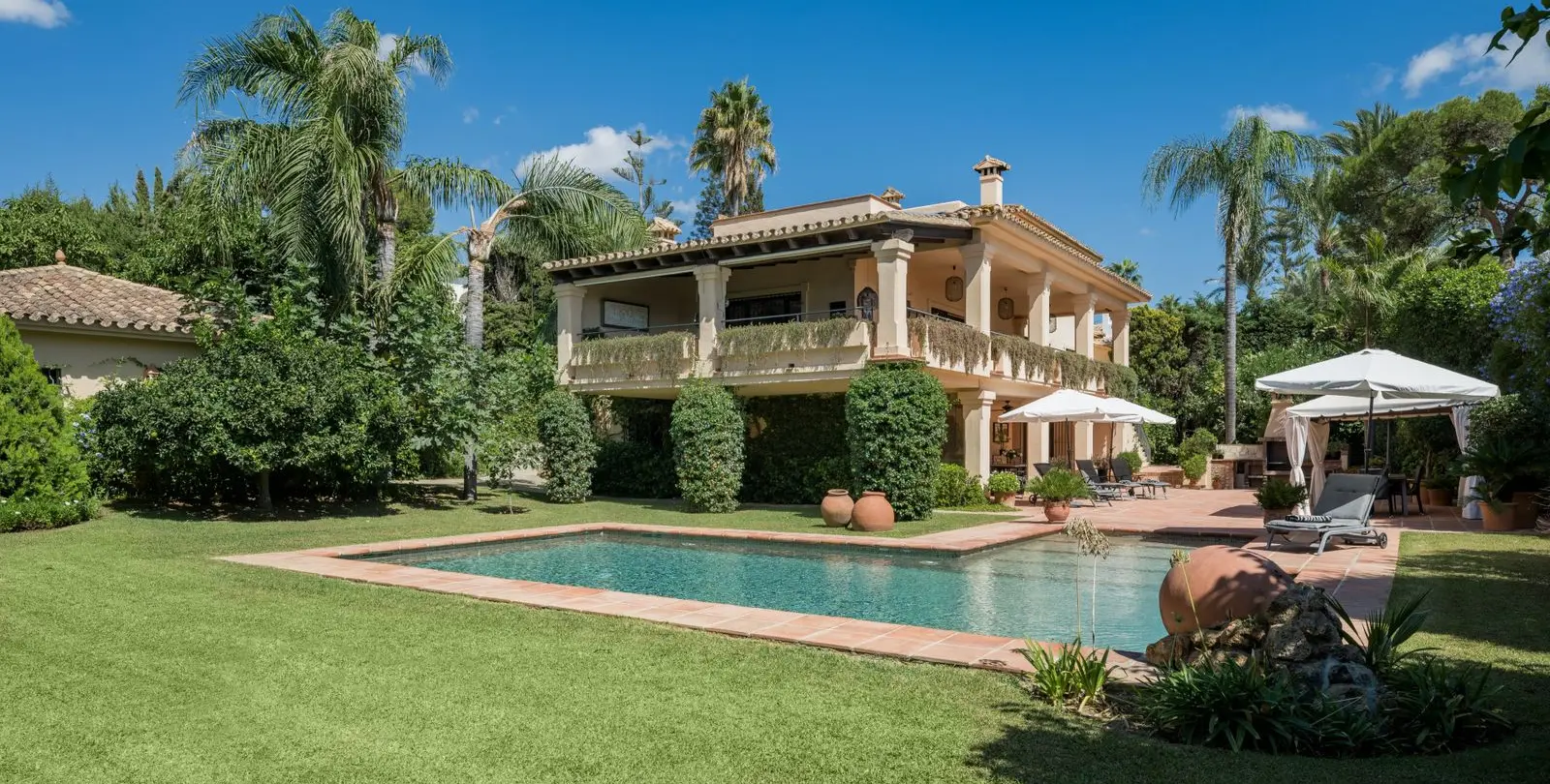 Venta de villa independiente en Los Monteros 11