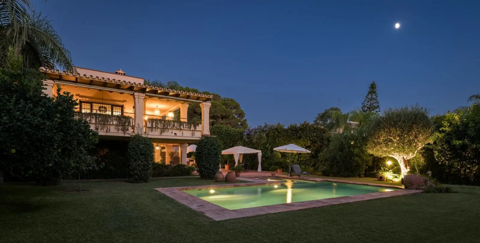 Venta de villa independiente en Los Monteros 13