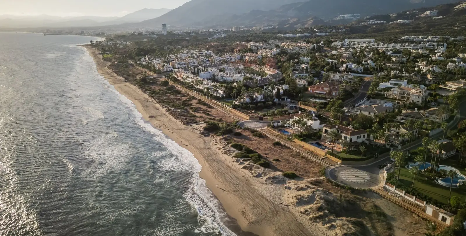 Venta de villa independiente en Los Monteros 14