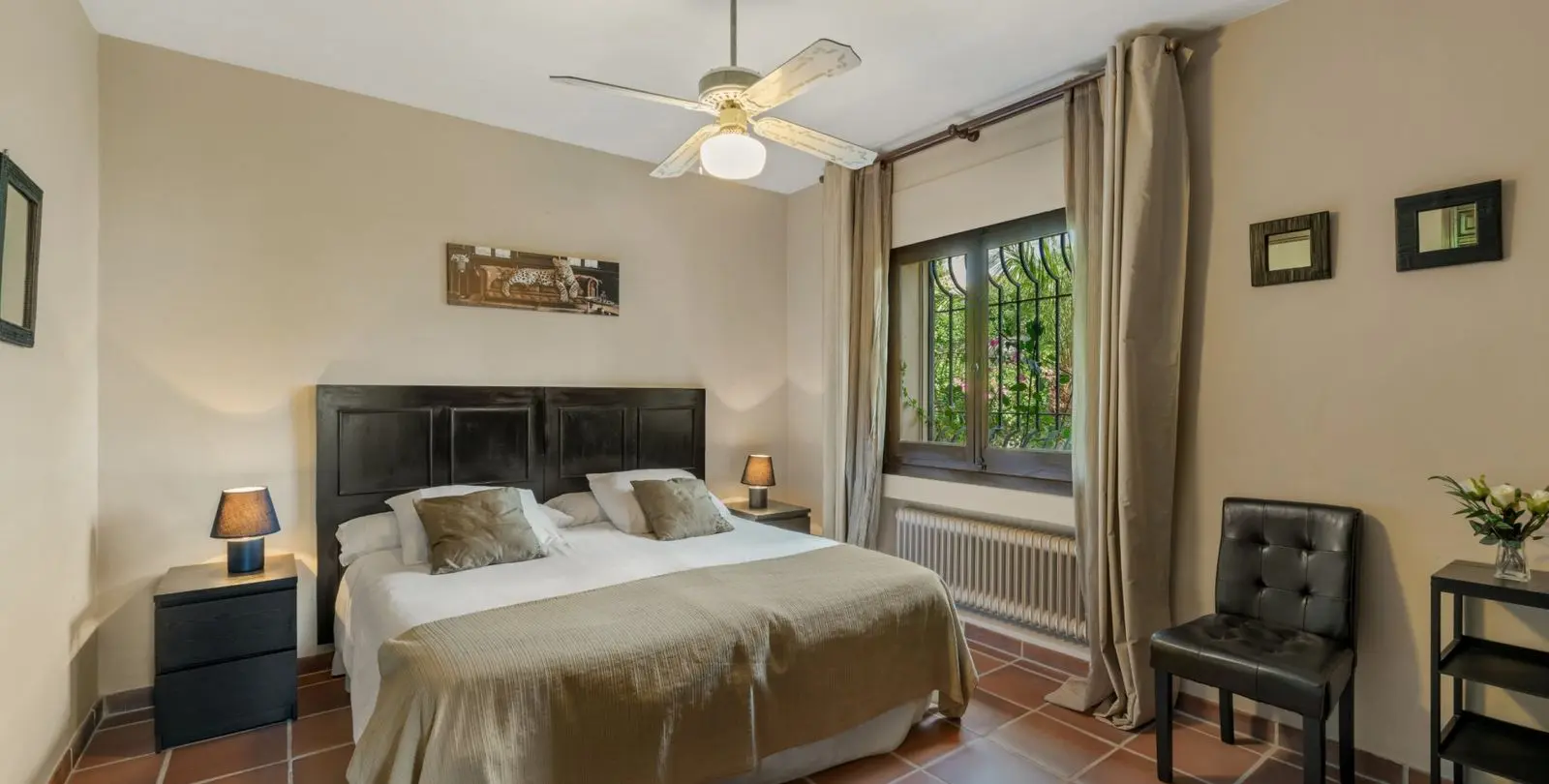 Venta de villa independiente en Los Monteros 16