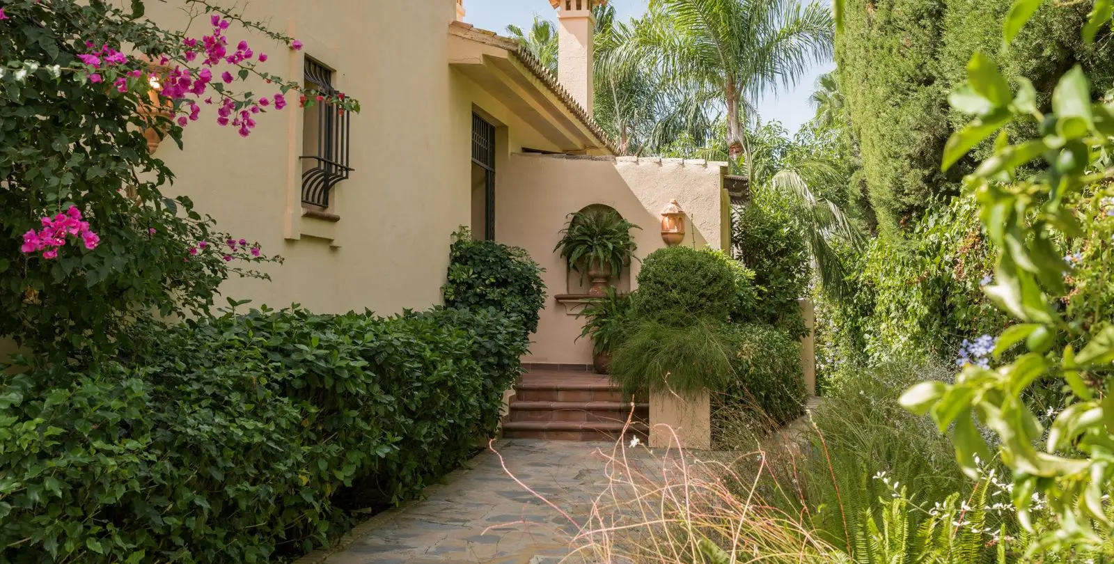 Venta de villa independiente en Los Monteros 21
