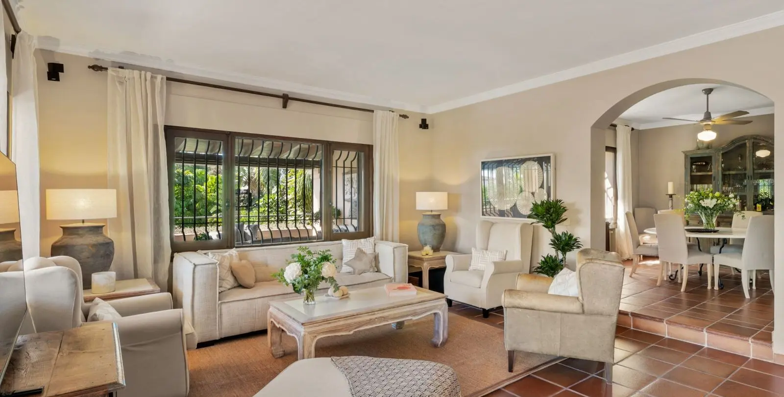 Venta de villa independiente en Los Monteros 24