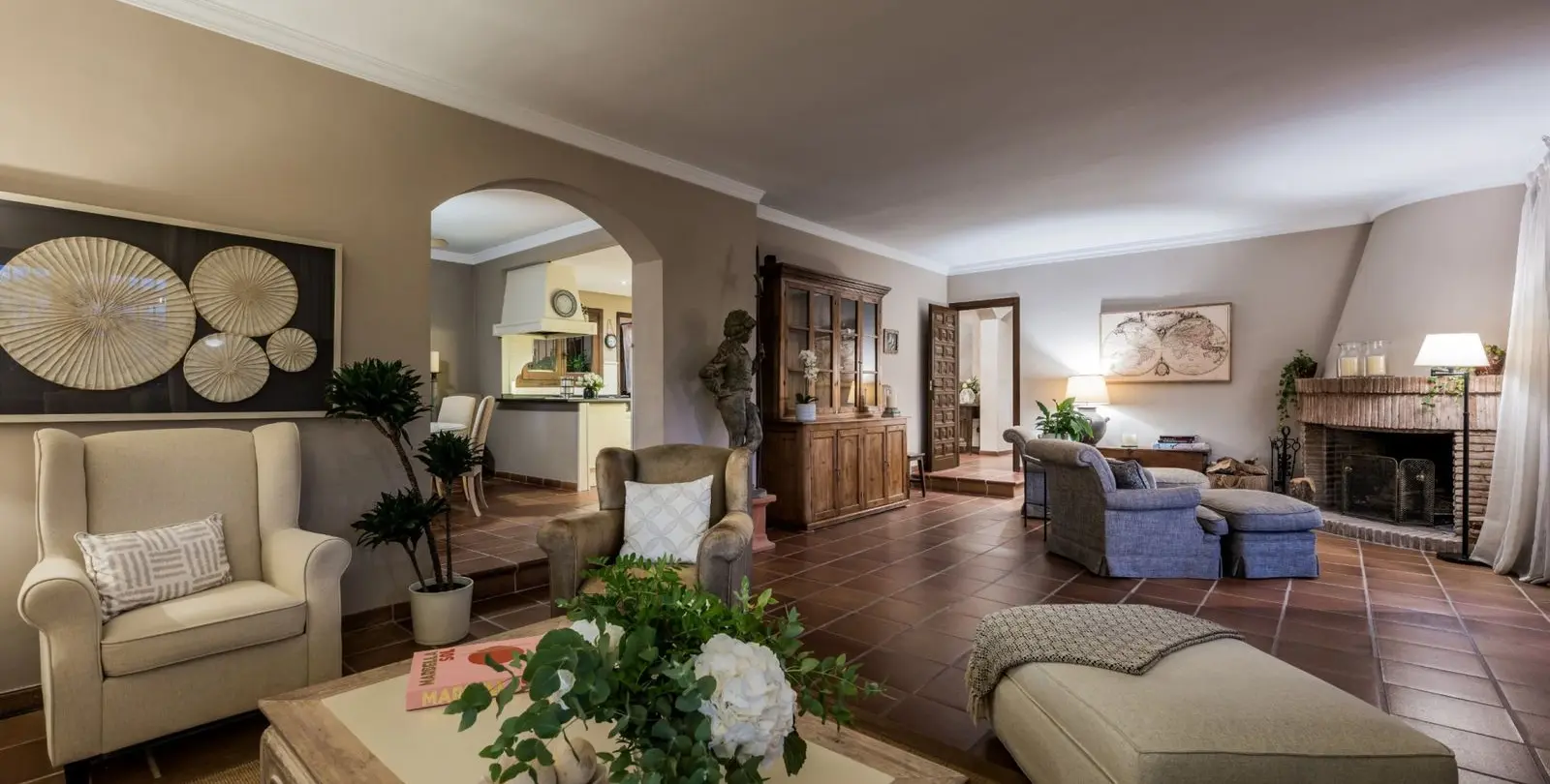 Venta de villa independiente en Los Monteros 25