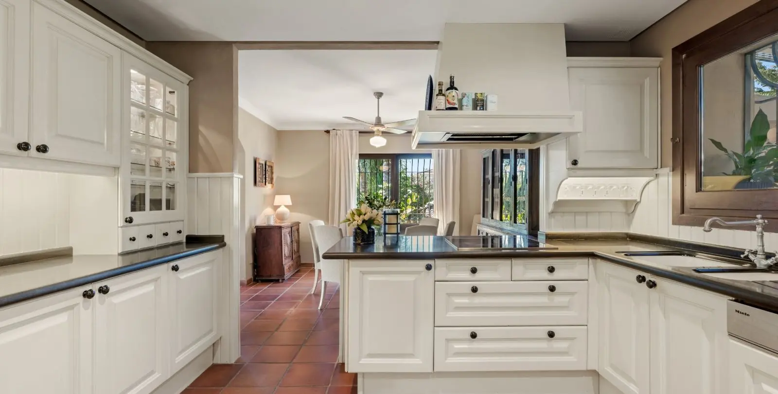 Venta de villa independiente en Los Monteros 27