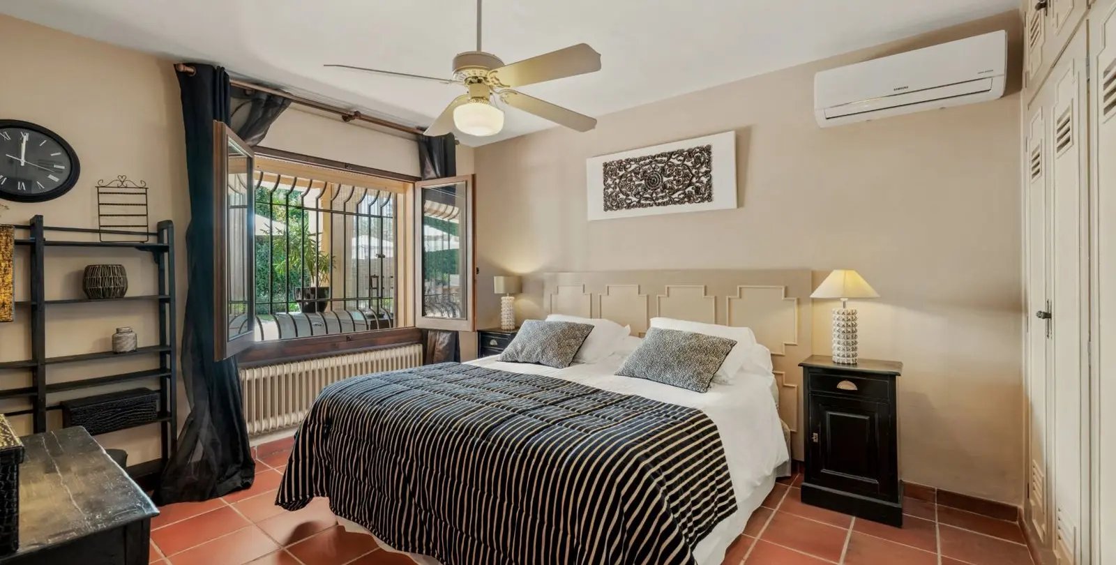 Venta de villa independiente en Los Monteros 28