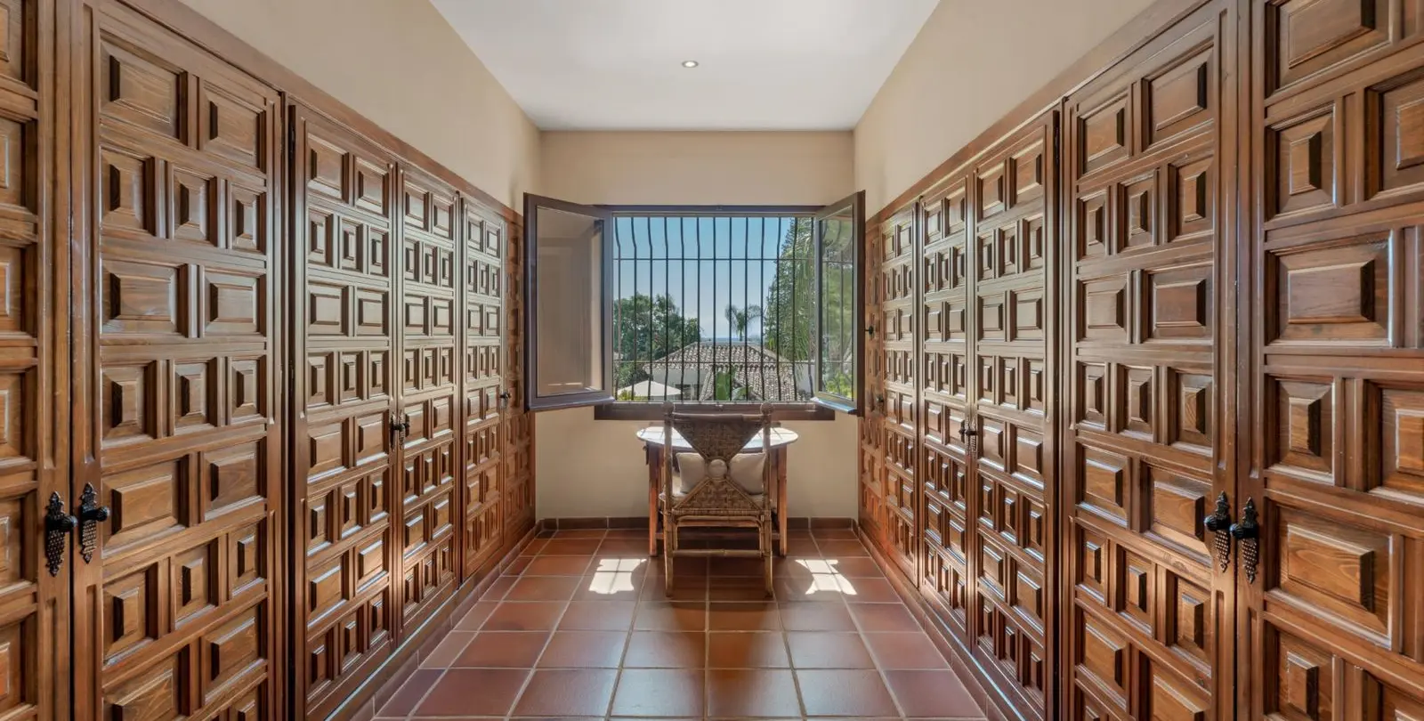 Venta de villa independiente en Los Monteros 32