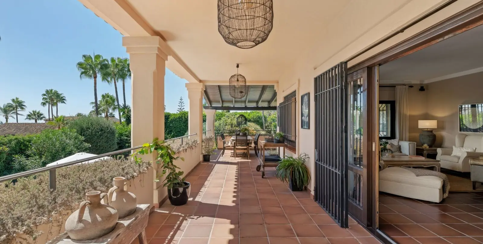Venta de villa independiente en Los Monteros 38