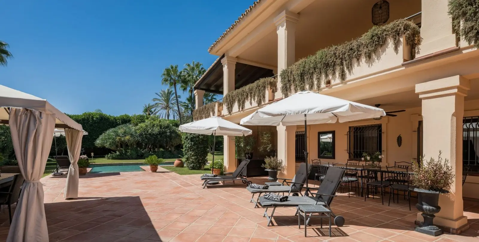 Venta de villa independiente en Los Monteros 43