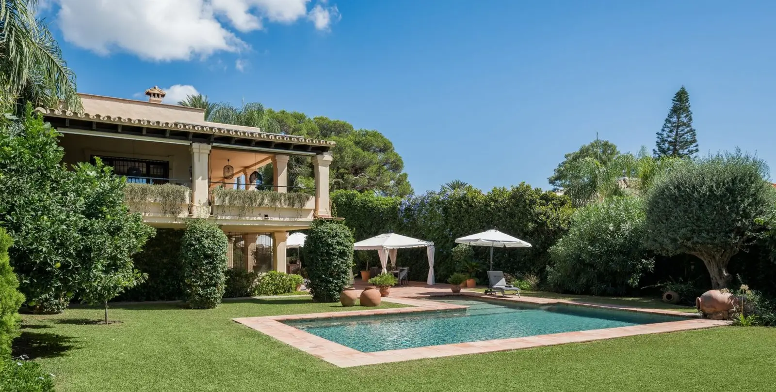 Venta de villa independiente en Los Monteros 50