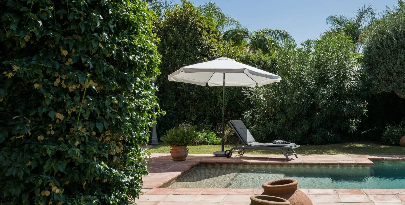 Venta de villa independiente en Los Monteros 54