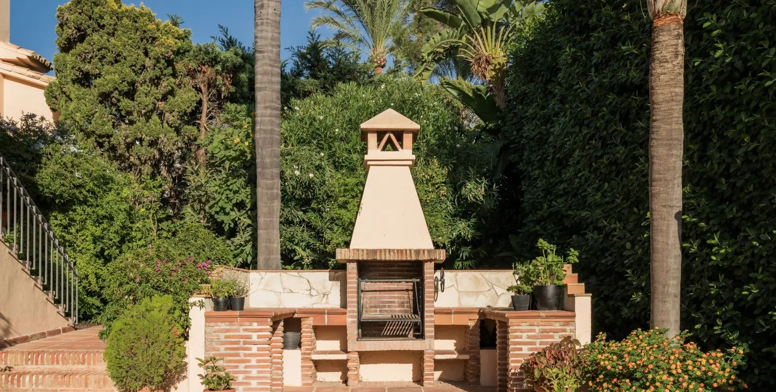 Venta de villa independiente en Los Monteros 61