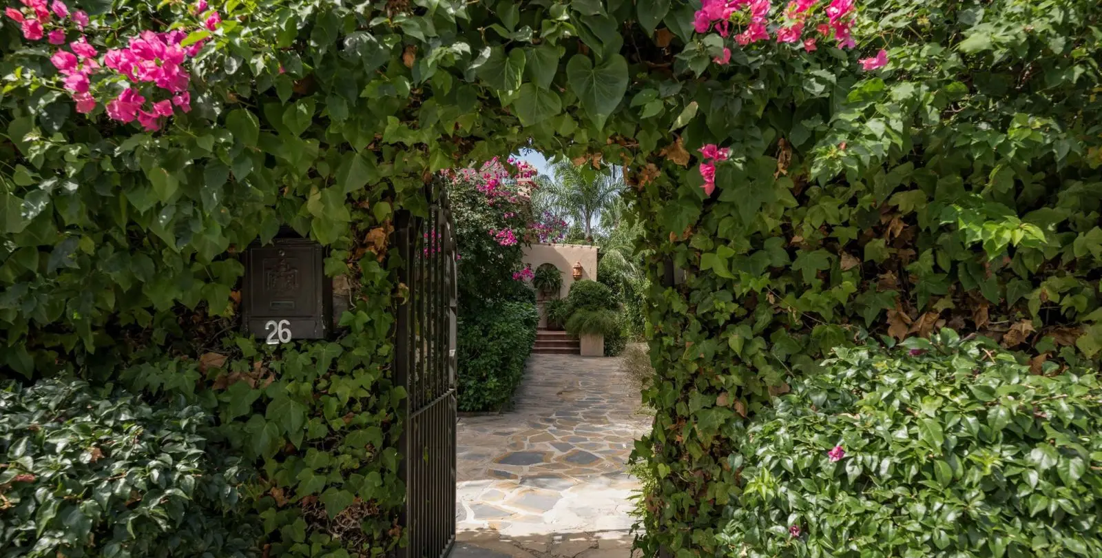 Venta de villa independiente en Los Monteros 63