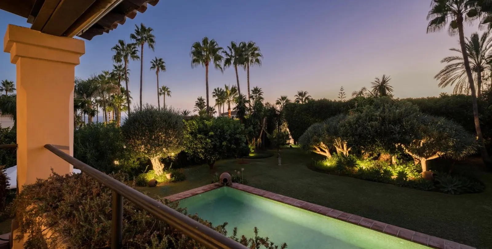 Venta de villa independiente en Los Monteros 67