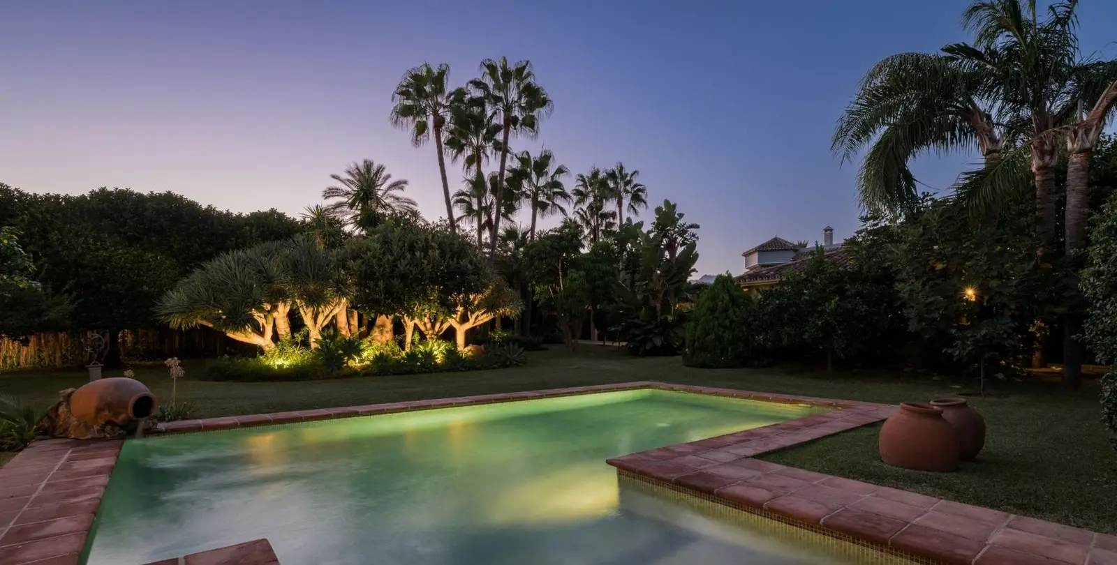 Venta de villa independiente en Los Monteros 69