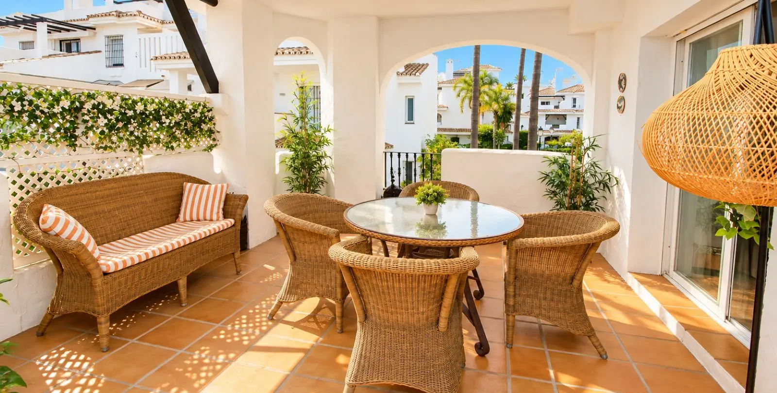 Sale of middle floor apartment in Nueva Andalucía 3