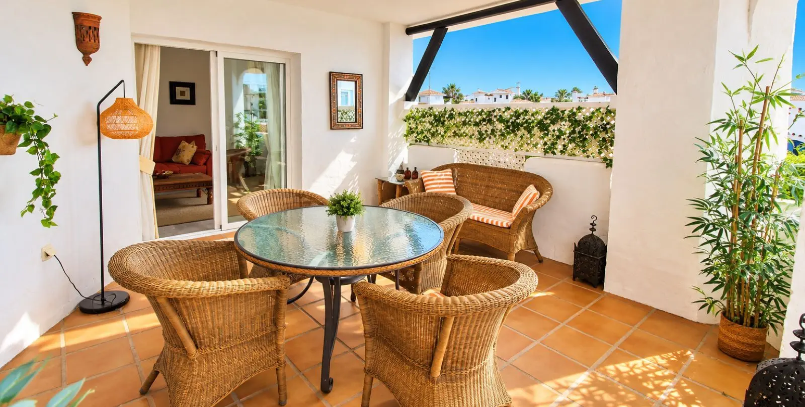 Sale of middle floor apartment in Nueva Andalucía 9