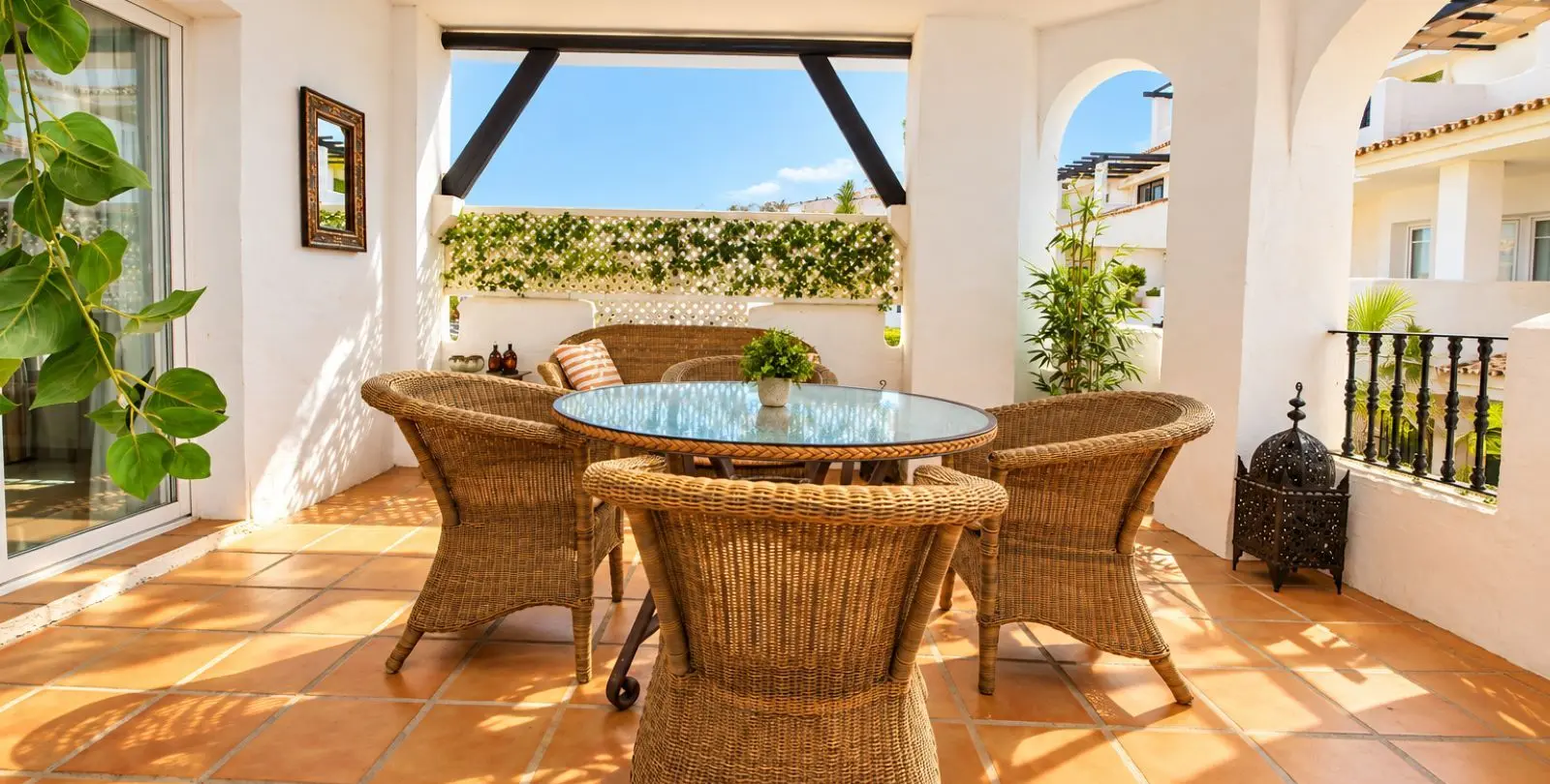 Sale of middle floor apartment in Nueva Andalucía 10