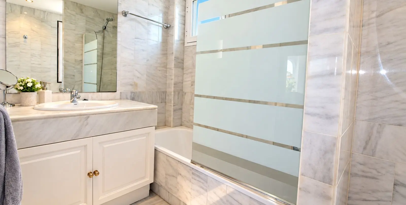 Sale of middle floor apartment in Nueva Andalucía 14